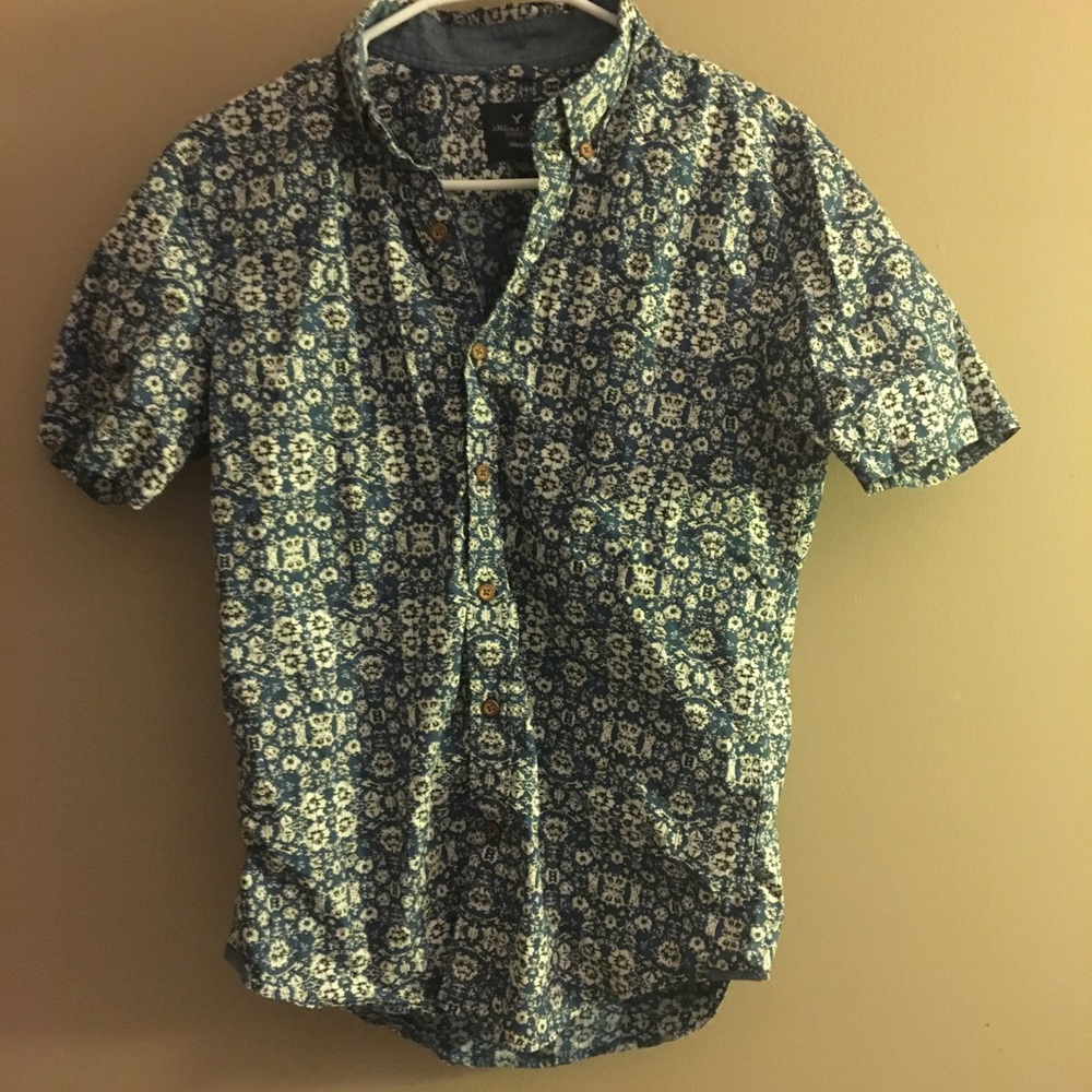 AMERICAN EAGLE FLORAL BUTTON UP